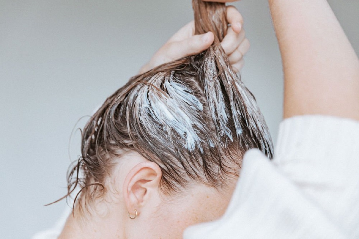 Đừng quên dùng kem ủ phục hồi sau khi nhuộm tóc